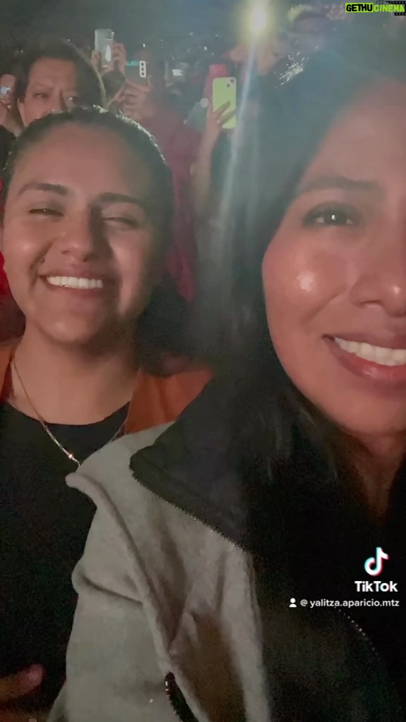 Yalitza Aparicio Instagram - Eternamente libre, amorosa y poderosa ... la #mejor #fotógrafa del #mundo mundial ... y la mejor amiga. Aunque duele tu partida te abrazo con el corazón en donde sea que estes, toma mas fotos increíbles @irireis como decías entre risas “solo por la anécdota”. Ahora esperare con ansias esas fotografías que estabas feliz por compartir con el mundo. Te quiero por siempre mi Rambito gracias por tantas aventuras.