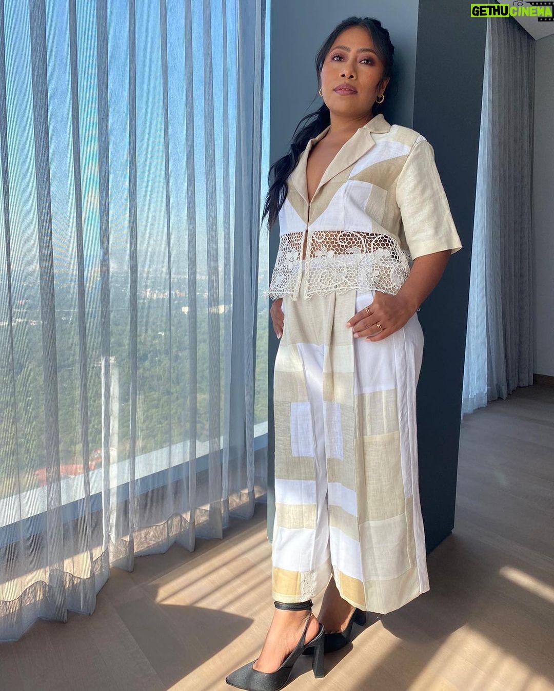 Yalitza Aparicio Instagram - 🤍🤍 Un día más 🤍🤍 #PPNN #peacepeacenownow Makeup: gerparra Pelo: @gabbioka Vestido: @byananeri Joyeria: @cartier Zapatos: @avice.mx Styling: @pabloriveraag Mexico City, Mexico