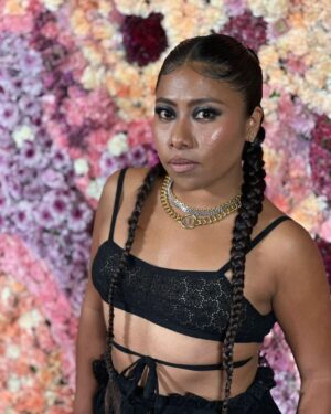 Yalitza Aparicio Instagram - ¡Y siempre con orgullo de ser mexicana!…. 
Este fin de semana en México se presentó la colección de @dior inspirada en Frida Khalo y es un honor haber atestiguado una Fusión de la cultura mexicana con @dior 

🖤🖤🖤🖤 @dior 🖤 @diorbeauty 🖤🖤🖤🖤
👗 @pabloriveraag 
💄 @ger.parra 
💇🏽‍♀️ @rasec.hair 
💅🏽 @grace_nails13 
Rp: @manunavarro 
Manager: @pimientafilms