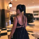 Yalitza Aparicio Instagram – ¡Y siempre con orgullo de ser mexicana!…. 
Este fin de semana en México se presentó la colección de @dior inspirada en Frida Khalo y es un honor haber atestiguado una Fusión de la cultura mexicana con @dior 

🖤🖤🖤🖤 @dior 🖤 @diorbeauty 🖤🖤🖤🖤
👗 @pabloriveraag 
💄 @ger.parra 
💇🏽‍♀️ @rasec.hair 
💅🏽 @grace_nails13 
Rp: @manunavarro 
Manager: @pimientafilms