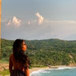 Yalitza Aparicio Instagram - La hora mágica 🌅 📷 Lolo 👗 @pabloriveraag 💍🐆 Makeup @deniz.coco Hair @angelesp1803 Four Seasons Resort Tamarindo, México