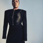Yalitza Aparicio Instagram – Siempre motivadora, perseverante y agradecida, @yalitzaapariciomtz cierra el año de la manera más espectacular, emocionada por lo que viene:  
“Cierro 2022 muy contenta y agradecida por todo lo que la vida me ha brindado; agradecida con mi familia por el apoyo, deseando que mis seres queridos siempre tengan salud. También soy dichosa por tener nuevos proyectos maravillosos, los cuales me alimentan el alma, pues a través de ellos puedo compartir con la sociedad. Siempre es bueno agradecer lo que nos ocurre”, nos compartió la actriz en entrevista exclusiva para Noir.

Créditos:  Director editorial: @gerardangulo
Fotografía: @ricardoramosphoto Realización: @sergio.valenzuelach Maquillaje: @davosthebane Asistente de moda: @michortizand Asistente de producción: @marthalvarezbernal Peinado: Gaby de la Oca Asistente de maquillaje: Ana Mortera