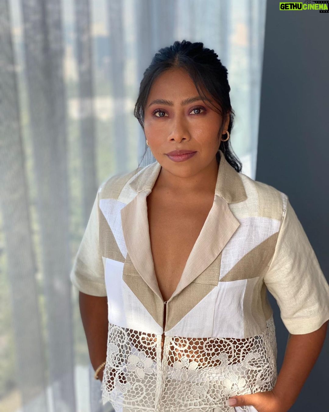 Yalitza Aparicio Instagram - 🤍🤍 Un día más 🤍🤍 #PPNN #peacepeacenownow Makeup: gerparra Pelo: @gabbioka Vestido: @byananeri Joyeria: @cartier Zapatos: @avice.mx Styling: @pabloriveraag Mexico City, Mexico