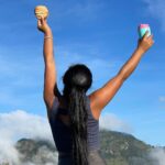 Yalitza Aparicio Instagram – Pan y café hasta el cielo mi Chuma y Rambito ☁️🌻 🪶
Disfruto de estos momentos de tranquilidad en medio de la nada, en donde solo estamos nosotros, platicando a través de viento Tlaxiaco, Oaxaca
