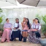 Yalitza Aparicio Instagram – Hoy sucedió algo increíble, el recuerdo de que nunca he caminado sola 🥰😘 (mi animal favorito)😍 #colibri
📸 @irireis Oaxaca City