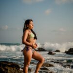 Yalitza Aparicio Instagram – Cada vez que tengo este tipo de fotos, me da pena compartirlas, por comentarios que surgen …pero siempre hablo de amor propio..y la verdad es que me amo tal como soy 😍😍. 
Además, soy la versión más joven, del resto de mi vida. 
.
.
.
#amorpropio 
PD. No hemos dejado las tlayudas 🤣… en Oaxaca es imposible dejar de comer.

 📷 @alain.luna.fotografia