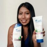 Yalitza Aparicio Instagram – Si tú como yo tienes cuero cabelludo sensible, te recomiendo la nueva línea Dermo-Sensitive con Aloe Vera que nos trae @headandshouldersla su fórmula con pH balanceado nos devolverá la calma a nuestra cabeza y dejará nuestro cabello sano, limpio y hasta el 100% libre de caspa con el uso regular. ¿Qué esperas para quitarte esa preocupación de la cabeza y mantenerla en calma? #CabezaEnAlto #CabezaEnCalma #publicidad