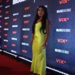 Yalitza Aparicio Instagram – Una más antes de que acabe el año 💛💛💛💛… #LaInsomne #mujeresasesinas 

Makeup: @Ger para 
Pelo: @gabbioka
Vestido: @victoriabeckham @laratrap
Joyeria: @cartier
Zapatos: @charvec
Styling: @pabloriveraag Mexico City, Mexico