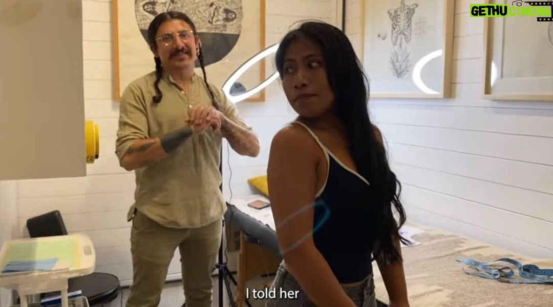 Yalitza Aparicio Instagram - Que complicado elegir la zona… pero…¡Me hice un tatuaje!🥰.. antes de juzgarme vean primero el video en mi canal de YouTube 🤭 📸 @irireis ✍️ @carlosbautistab San José Del Pacífico, Oaxaca, Mexico
