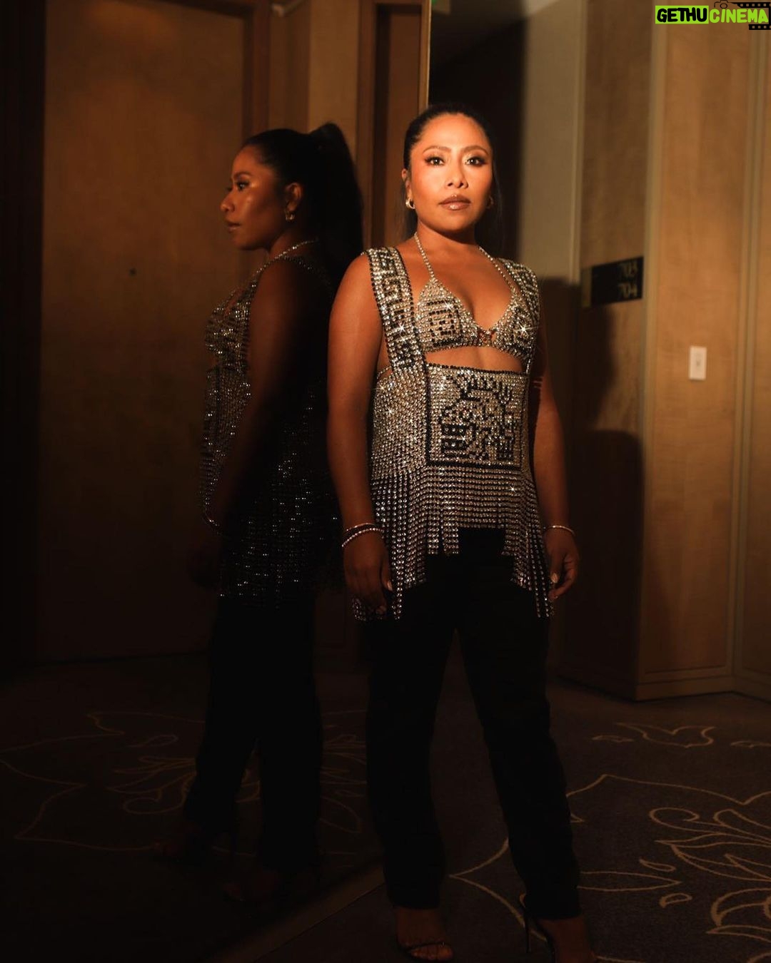 Yalitza Aparicio Instagram - Lista para la alfombra de @presenciaspelicula 💄 @ger.parra 👗 @pabloriveraag 💇🏽♀️ @erickmoreno 📸 @anezte para @badhombremag Look @egrbyegr Zapatos @mekuni Joyeria @cartier Manager @pimientafilms PR @manunavarro