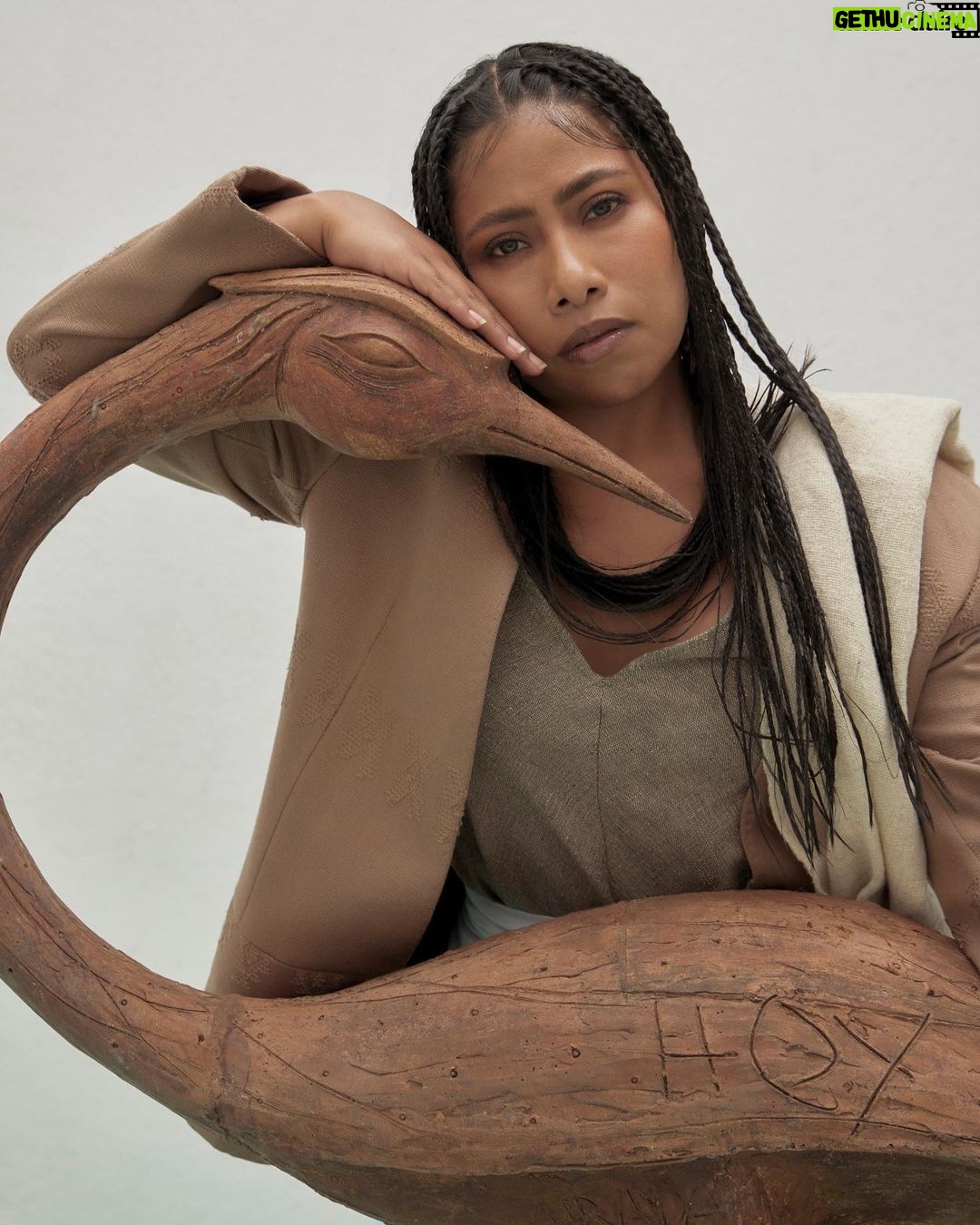 Yalitza Aparicio Instagram - Amo cuando se logra trabajar en Oaxaca … mi bello estado y el amor de mis amores. Director editorial @gerardangulo Fotografía @carlos_ruizc Realización @sergio.valenzuelach Maquillaje gerparra Peinado @erickmoreno Asistente de moda @yessicasalas_cs Asistente de foto @soffffia
