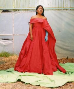 Yalitza Aparicio Instagram - Piel morena 😍🥰 … . . . Fotografía: Camila Falquez Estilismo: Salvador Cosio Maquillaje: Gerardo Parra Peluquería: Erick Moreno Producción: Jessica Abraham y Harry Zehenny @ All the Embers; Yamel Thompson y Verónica León @ Agüita Scouting: Alberto Polansky y Luis Cobian Asistente de fotografía: Albert Font Asistente de estilismo: Ana Cecilia Mayen