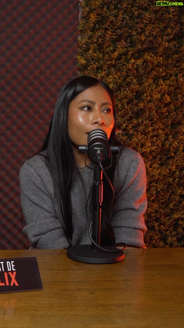 Yalitza Aparicio Instagram - La magia de @ibarrechejavier entrevistando, es que hasta una pregunta tan simple como ‘’¿Qué le recomendarían a alguien que está empezando en esta industria?’’ termina en respuestas como estas. ❤️ ✨ Entrégate a los encantos del cast de ‘La gran seducción’ y de nuestro hermoso cine mexicano, ¡El último episodio de ‘Continuar viendo’ un podcast de Netflix ya está disponible en Spotify! 🇲🇽👏