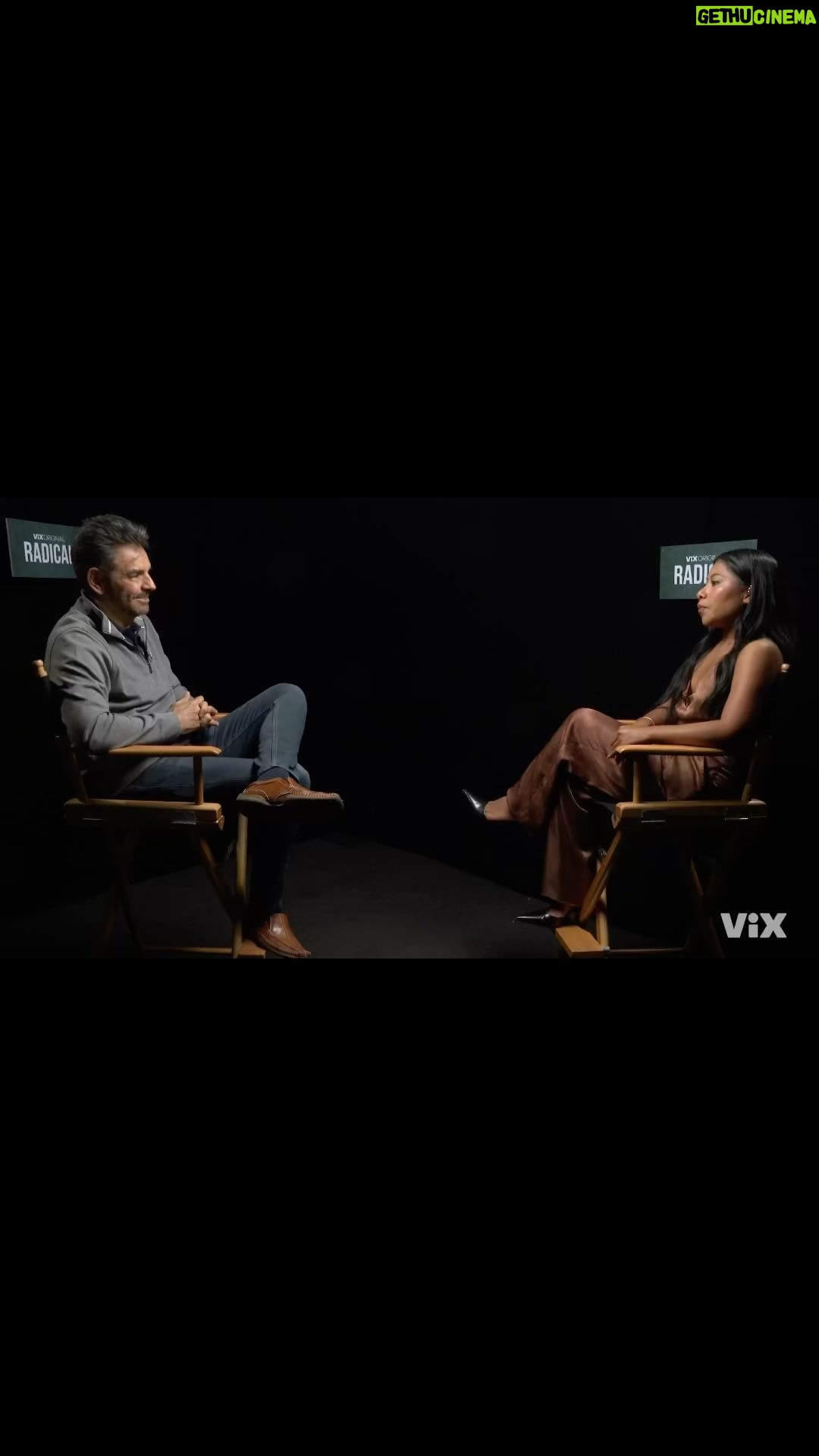 Yalitza Aparicio Instagram - ¡De maestra a maestro! 👨🏻🏫 #Radical nos sigue sorprendiendo ☺️ Tuve una conmovedora charla con mi querido @ederbez sobre cómo nació esta película 🤩 Mira la entrevista completa en el canal de YouTube de ViX y en ViX.