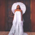 Yalitza Aparicio Instagram - “El único propósito que tengo este 2024 es tener más confianza en mí” Gracias @voguemexico 😍🥰 Como siempre amando las fotos en mi hermoso Oaxaca 😍 📸 @enriqueleyva_ @mariaguadalupeantoniovelasco 👗 @pabloriveraag @c.a.n.c.i.n.o @cancino_fran 👗 @pompigarcia @elit_rue 🤠 @averara.oax 💄💇🏽‍♀️ @luzzaratevelasco 🏡 @maisongallotcasa Manager : @pimientafilms Rp: @manunavarro