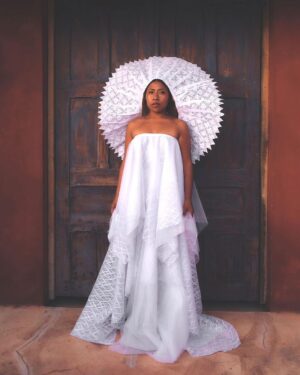 Yalitza Aparicio Instagram - “El único propósito que tengo este 2024 es tener más confianza en mí”

Gracias @voguemexico 😍🥰
Como siempre amando las fotos en mi hermoso Oaxaca 😍
📸 @enriqueleyva_  @mariaguadalupeantoniovelasco 
👗 @pabloriveraag  @c.a.n.c.i.n.o @cancino_fran 
👗 @pompigarcia  @elit_rue 🤠 @averara.oax 
💄💇🏽‍♀️ @luzzaratevelasco 
🏡 @maisongallotcasa 
Manager : @pimientafilms 
Rp: @manunavarro