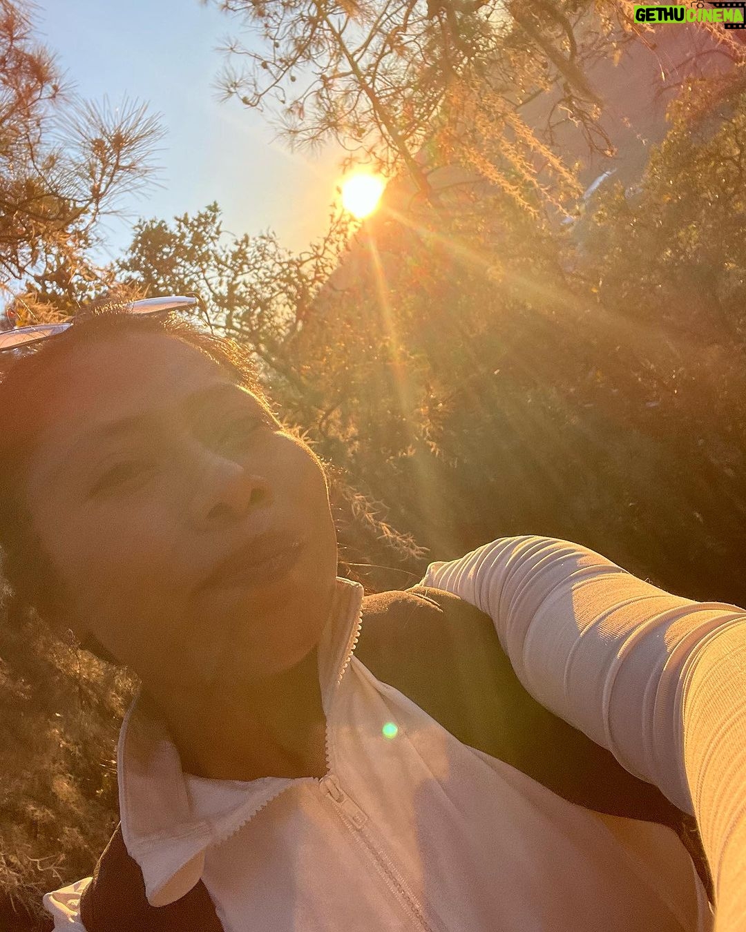 Yalitza Aparicio Instagram - 2024 🪅🎊🎉🥳… primer propósito cumplido en mi lugar favorito. Feliz Año Nuevo a todos!!! 🥂🪅🎉Les deseo que siempre lo mejor y que este año esté lleno de dicha y amor , pero sobre todo salud Tlaxiaco, Oaxaca