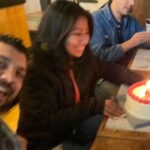 Yalitza Aparicio Instagram - Muchas gracias a todos lo que se tomaron el tiempo de felicitarme ayer (aun ando respondiendo mensajitos) gracias por ser parte de esta aventura de los 20s y que sigan formando parte de mis 30’s que sin duda serán muchas pata aventuras. Eternamente agradecida con todos, los Amo 🥰 📷 1. Mi mamá despertándome con mañanitas y mis gelatinas y flores favorita. 📷 2. Feliz en mis 30’s ... sin achaques 📷 3. Las primeras amigas visitando (faltó una amiga en la foto) 📷 4. El segundo ramos de rosas de la persona que más admiró y estimó. 📷 5. Mis amigos de CDMX festejandome los cumple. 📷 6. La gran descripción de los 30’s 📷 7 y 8 el pastelito no podía faltar 🥰 si no hay pastel no son cumpleaños