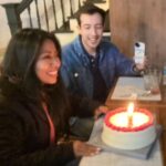 Yalitza Aparicio Instagram - Muchas gracias a todos lo que se tomaron el tiempo de felicitarme ayer (aun ando respondiendo mensajitos) gracias por ser parte de esta aventura de los 20s y que sigan formando parte de mis 30’s que sin duda serán muchas pata aventuras. Eternamente agradecida con todos, los Amo 🥰 📷 1. Mi mamá despertándome con mañanitas y mis gelatinas y flores favorita. 📷 2. Feliz en mis 30’s ... sin achaques 📷 3. Las primeras amigas visitando (faltó una amiga en la foto) 📷 4. El segundo ramos de rosas de la persona que más admiró y estimó. 📷 5. Mis amigos de CDMX festejandome los cumple. 📷 6. La gran descripción de los 30’s 📷 7 y 8 el pastelito no podía faltar 🥰 si no hay pastel no son cumpleaños