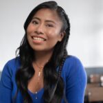 Yalitza Aparicio Instagram - ¿Sabían que el aspecto físico es la principal causa de bullying en México*? Basta ya del acoso en escuelas o redes sociales. Como saben junto con @headandshouldersla y Fundación en Movimiento estamos realizando talleres y dando terapias para invitar a todos a llevar la #CabezaEnAlto, una iniciativa que busca limpiar de la cabeza de todos los jóvenes la caspa y el bullying. Únete a esta causa tú también para saber más ingresa a fundacionenmovimiento.org.mx #publicidad *(Encuesta Nacional sobre Discriminación (ENADIS, 2017)