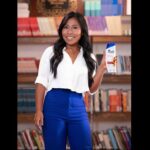 Yalitza Aparicio Instagram - El día de ayer estuve con mi familia @headandshouldersla y Fundación en Movimiento realizando un taller para invitar a todos los adolescentes y maestros a llevar la #CabezaEnAlto, una iniciativa que busca limpiar de la cabeza de todos los jóvenes la caspa y el bullying. Únete a esta causa tú también para saber más ingresa a fundacionenmovimiento.org.mx #publicidad Mexico City, Mexico