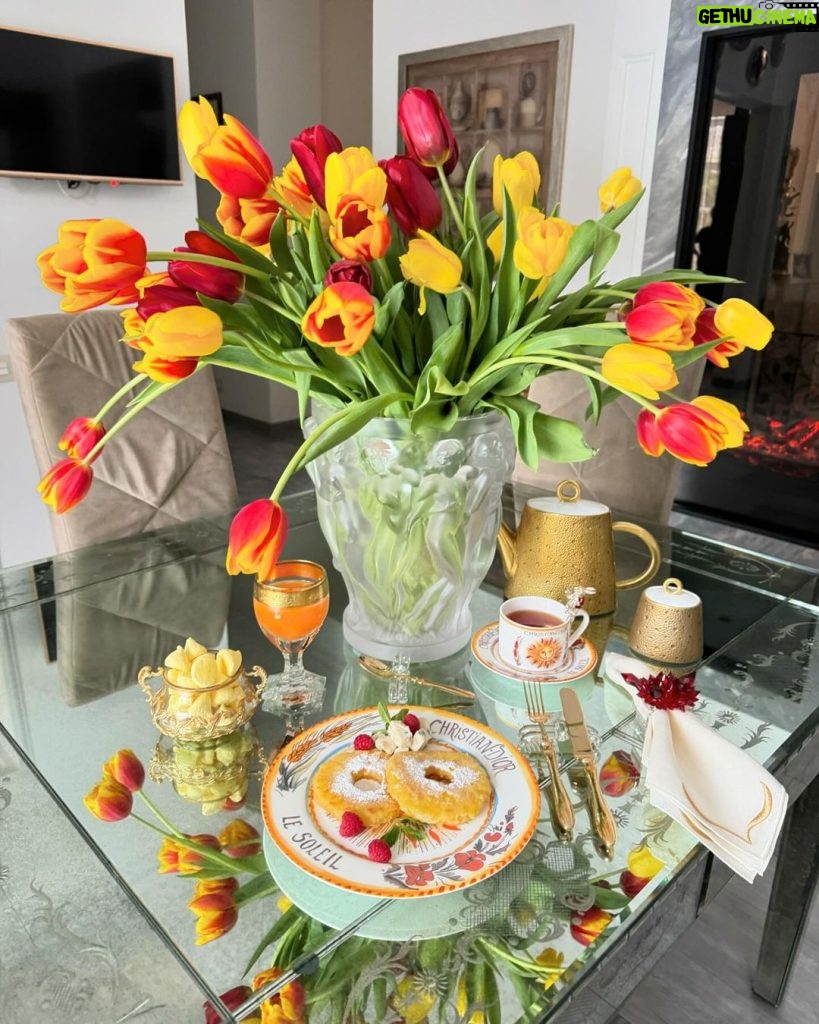 Yana Rudkovskaya Instagram - Весна в сердце и в #рубрикамоизавтраки ❤️💛🧡