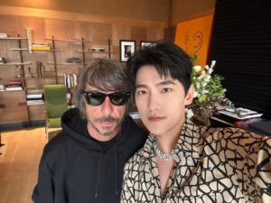 Yang Yang Instagram - A new chapter with Valentino @pppiccioli @maisonvalentino
#ValentinoDiVas