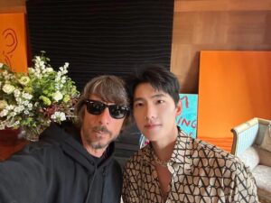 Yang Yang Instagram - A new chapter with Valentino @pppiccioli @maisonvalentino
#ValentinoDiVas