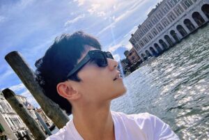 Yang Yang Instagram - 🕶️