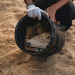 Yanna Lavigne Instagram - Já passou da hora de assumir a responsabilidade pelo nosso impacto ambiental. Repensar uma estratégia mais verde, pois todas as outras não funcionaram… Responsabilize-se pelo seu lixo deixado na praia e ao seu redor, para além disso, tudo o que você consome e precisa de descarte, o mundo não suporta nem comporta mais 🌊🚮 #ConsumoConsciente