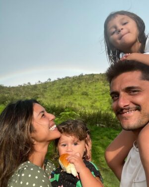 Yanna Lavigne Instagram - Achamos um arco-íris em casa no dia do aniversário da Memé, nosso pote de amor 🌈 🧡