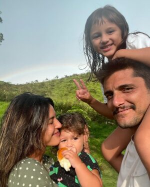 Yanna Lavigne Instagram - Achamos um arco-íris em casa no dia do aniversário da Memé, nosso pote de amor 🌈 🧡