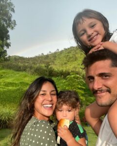 Yanna Lavigne Instagram - Achamos um arco-íris em casa no dia do aniversário da Memé, nosso pote de amor 🌈 🧡