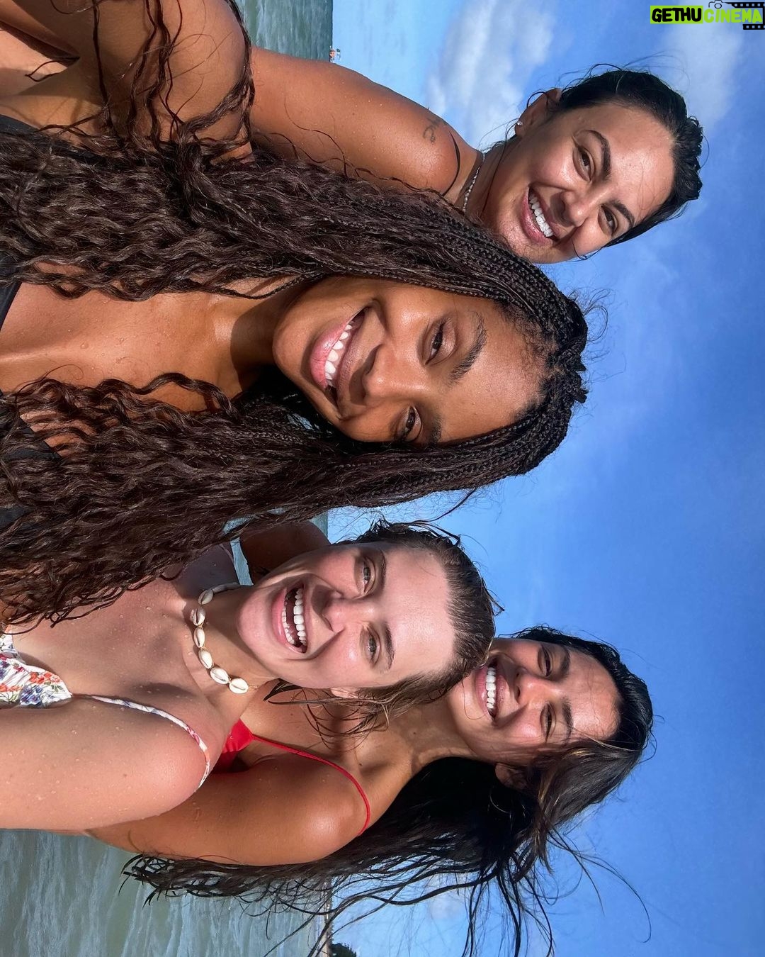 Yanna Lavigne Instagram - Vamo pro coqueiro 🌴 • @reveillonmilsorrisos