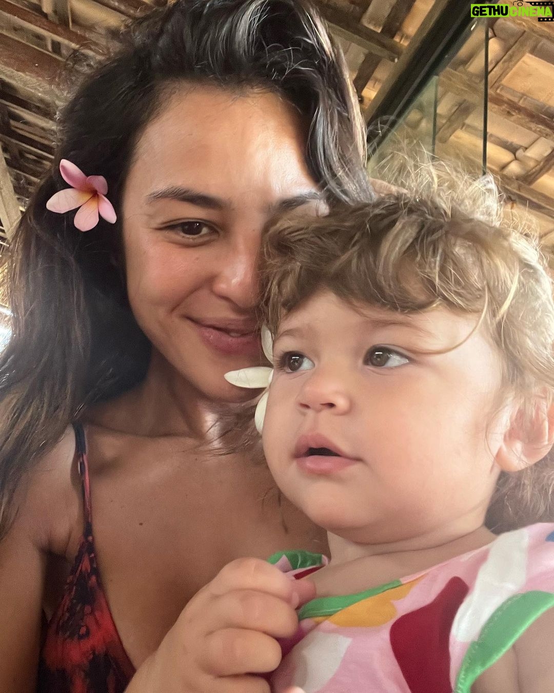 Yanna Lavigne Instagram - a vida fora daqui é…