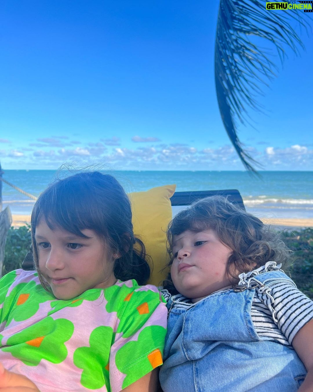 Yanna Lavigne Instagram - a vida fora daqui é…