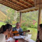 Yanna Lavigne Instagram - Maria & Chiquinha & Mestre Miyagi cantando @anacastelacantora