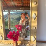Yanna Lavigne Instagram - Bora colher boas cores por aí ✨ e começar mais uma segundona. Sou mais dos domingos, mas a segunda me lembra que existe beleza na rotina e no sorriso com a preguiça. Para os domingos terem graça as segundas precisam existir. Bora guerreiras 🌻