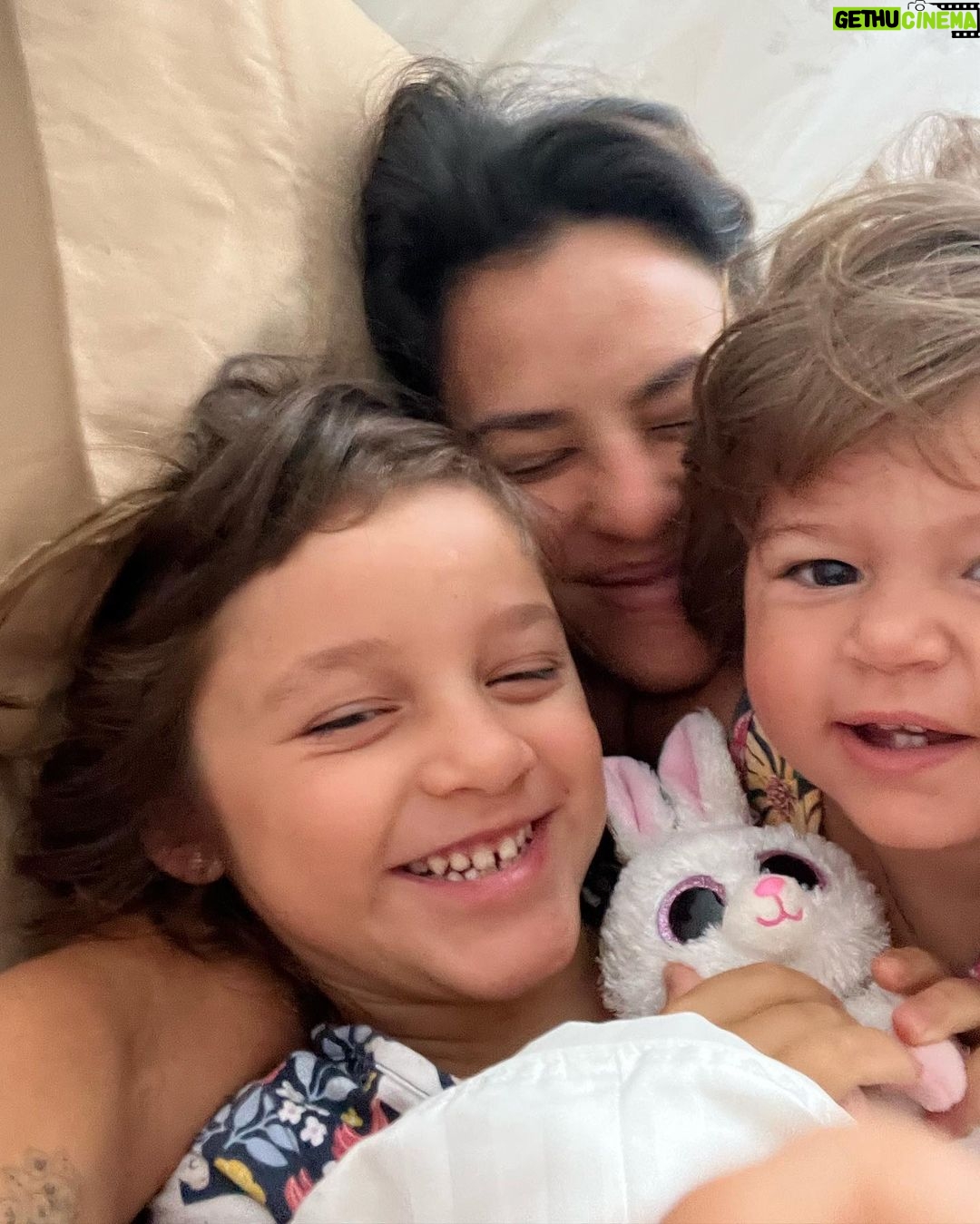 Yanna Lavigne Instagram - Bom dia mais gostoso da minha vida, faltou o papai que sai para sua caminhada matinal as 5 a.m ❤️