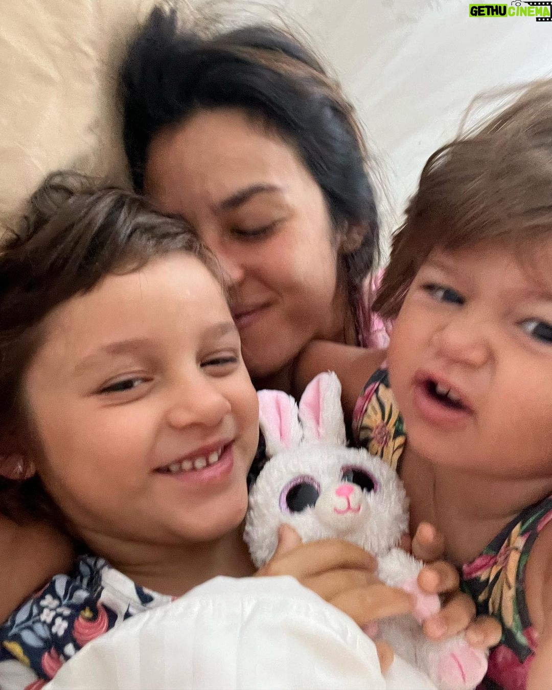 Yanna Lavigne Instagram - Bom dia mais gostoso da minha vida, faltou o papai que sai para sua caminhada matinal as 5 a.m ❤️