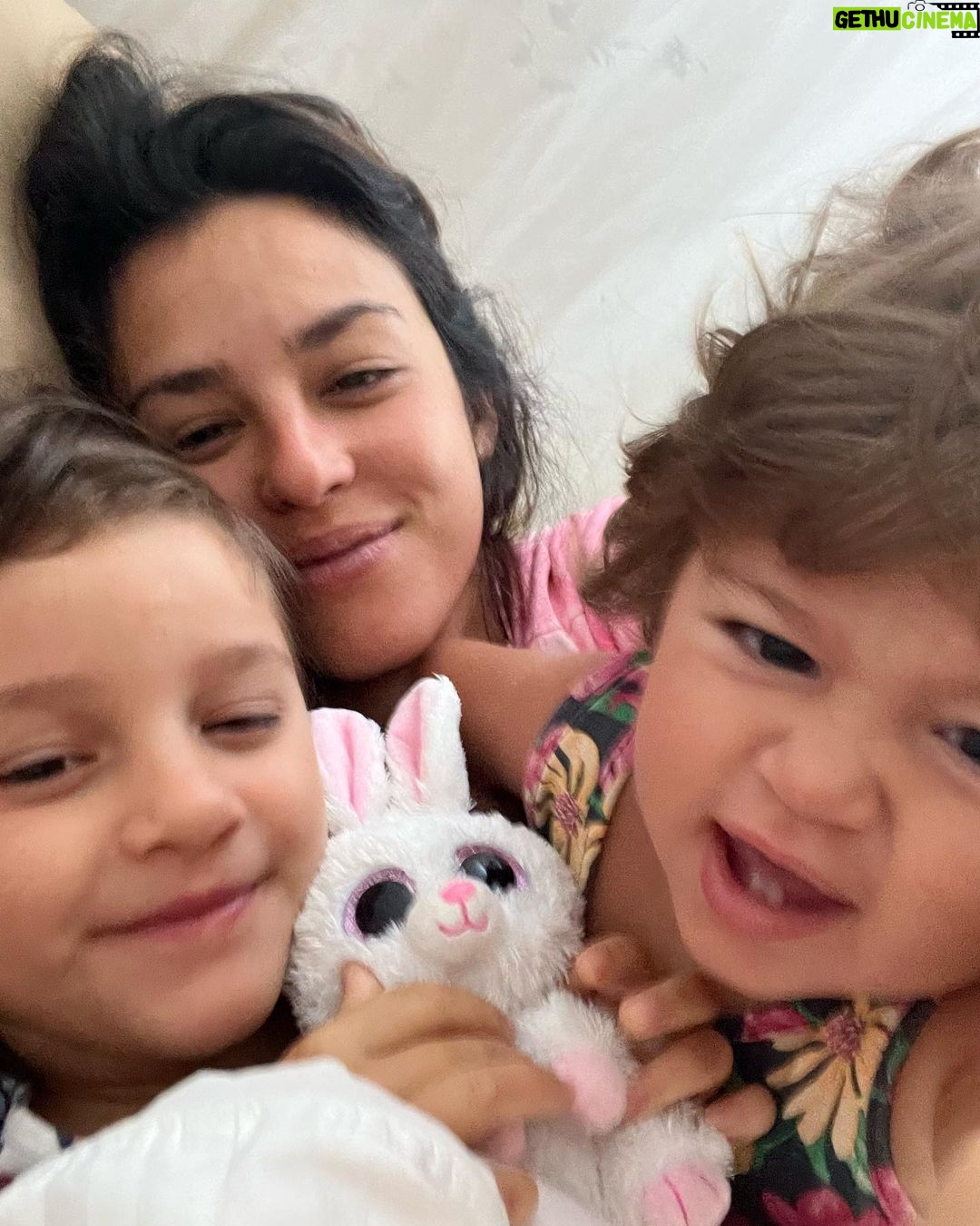 Yanna Lavigne Instagram - Bom dia mais gostoso da minha vida, faltou o papai que sai para sua caminhada matinal as 5 a.m ❤️