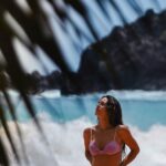 Yanna Lavigne Instagram - O Sancho me leva pra um lugar que eu pouco navego. Não pq eu não queira, pq eu ainda não tenho a sabedoria de me conectar e me teletransportar pra lá quando eu preciso. Talvez eu não saiba mesmo, ou não levo jeito… Só sei que quando tô aqui minha alma desperta, sabe aquele sol amarelinho e brilhante no meio do peito, bem dilatado? É um portal numerológico, lunar ou cabalístico… ou só - que já é muito - a potência da natureza.