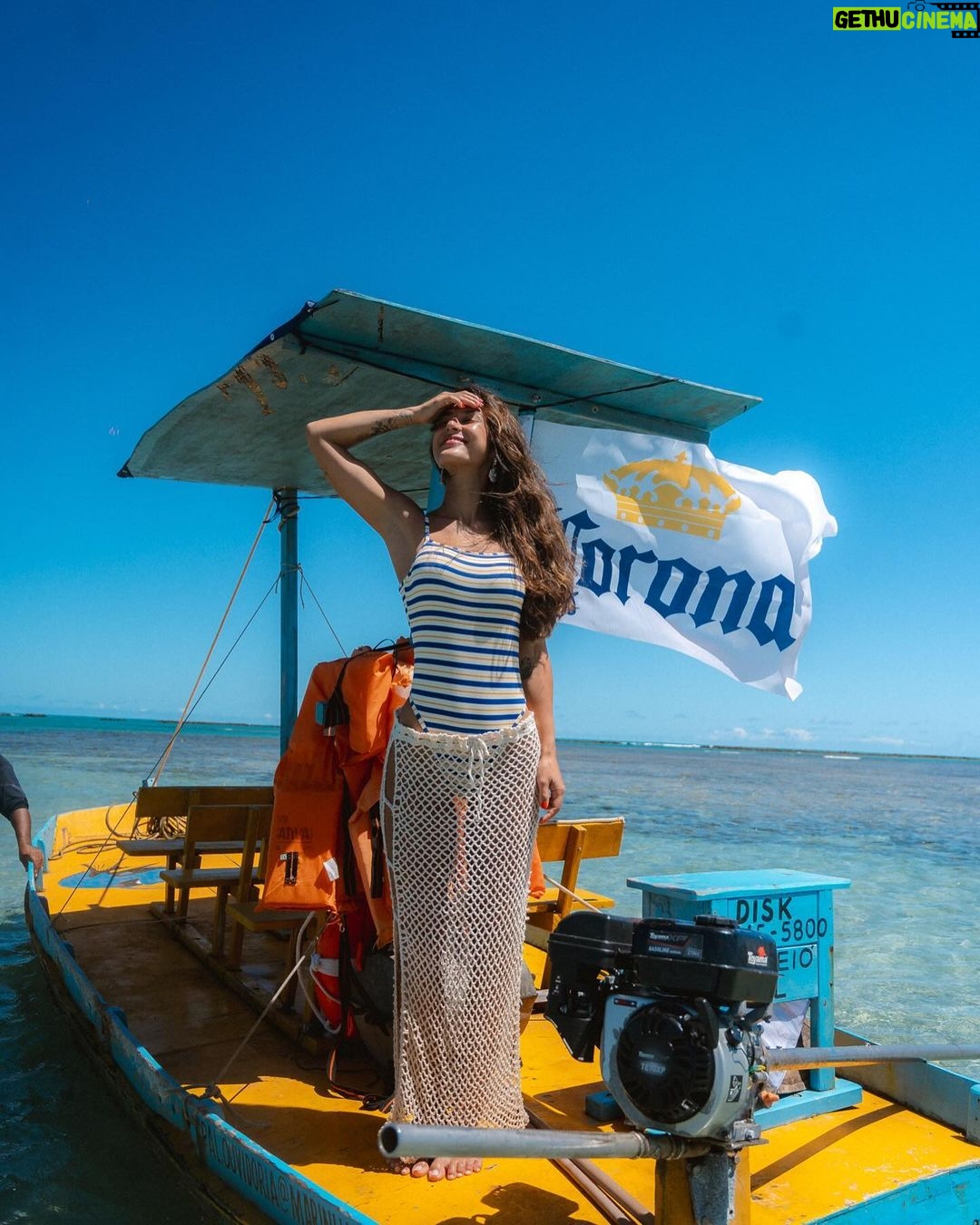 Yanna Lavigne Instagram - A vibe da nossa viagem resumida em carrossel, fomos muito felizes vivendo com @coronabrasil e nossos amigos amados, a vida sempre foi aqui fora!! #Avidaéaquifora #BebaComModeração *ad Japaratinga - Alagoas - Brasil