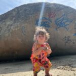 Yanna Lavigne Instagram - Amor, são muitas coisas pra te dizer e pouquíssimo espaço pra escrever, não quero começar me justificando até pq você nos ensina diariamente que não é preciso. Uma pessoa dedicada a entender todos os direitos do homem, mas para além disso investigar que antes de direitos existem os deveres. Quais nossos deveres com o planeta terra e para com nosso entorno antes de exigirmos direitos, unos em um só sistema e irmandade. Falando em exigir, não é tão primordial, o lance é demonstrar com afeto e desfrutar a plenitude de viver com o botão do foda-se ligado. F*** as convenções, opressões e exigências modernas. O lance é se perguntar tanto, a ponto de encontrar respostas no peito. Nos mostra na rotina o esforço pra entender as coisas que qualificam nossa vida num brainstorming sempre envolvente 🤍 obg por se propor a ser caminho do meio, Porto Seguro e inspiração. A ti, ao meu, aos meus sogros e a todos os papais! Feliz dia ❣️❣️ Itacuruçá, Rio De Janeiro, Brazil
