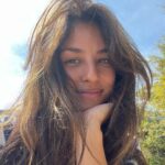 Yanna Lavigne Instagram - Amor, são muitas coisas pra te dizer e pouquíssimo espaço pra escrever, não quero começar me justificando até pq você nos ensina diariamente que não é preciso. Uma pessoa dedicada a entender todos os direitos do homem, mas para além disso investigar que antes de direitos existem os deveres. Quais nossos deveres com o planeta terra e para com nosso entorno antes de exigirmos direitos, unos em um só sistema e irmandade. Falando em exigir, não é tão primordial, o lance é demonstrar com afeto e desfrutar a plenitude de viver com o botão do foda-se ligado. F*** as convenções, opressões e exigências modernas. O lance é se perguntar tanto, a ponto de encontrar respostas no peito. Nos mostra na rotina o esforço pra entender as coisas que qualificam nossa vida num brainstorming sempre envolvente 🤍 obg por se propor a ser caminho do meio, Porto Seguro e inspiração. A ti, ao meu, aos meus sogros e a todos os papais! Feliz dia ❣️❣️ Itacuruçá, Rio De Janeiro, Brazil