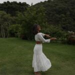 Yanna Lavigne Instagram - Há 365 dias atrás nunca poderíamos imaginar que o sonho de reunir, transformar e proporcionar debates profundos sobre ser mulher pudesse estar acontecendo como está neste exato momento. Historicamente, damos início ao 3º Retiro EVA e não poderíamos comemorar de maneira mais simbólica: unindo, fortalecendo outras mulheres para que cada uma de nós tenhamos força e coragem para sermos quem quisermos, estarmos aonde quisermos. No Dia Internacional da Mulher não felicitamos, juntas resistimos e regeneramos. Com Amor, Adri e Yanna.