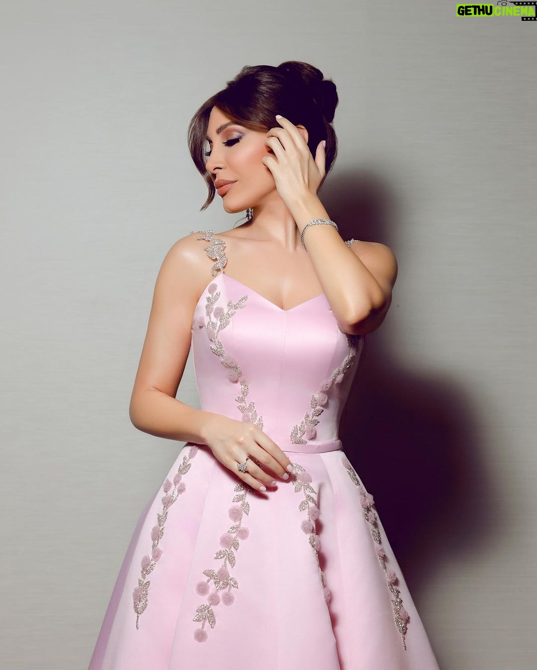 Yara Instagram - ما بدّي منَّك أنا إلّا تغازلني زيادي …💕✨ 📸 from the #wedding Dressed by: @aavvafashion 💞 Jewelry: @samrajewellery Hair: @wassimsteve Contact lens: My collection “Lilium Hazel” @samacontactlens 👁 Photographer: @georgeschamieh #Yara | #يارا United Arab Emirates