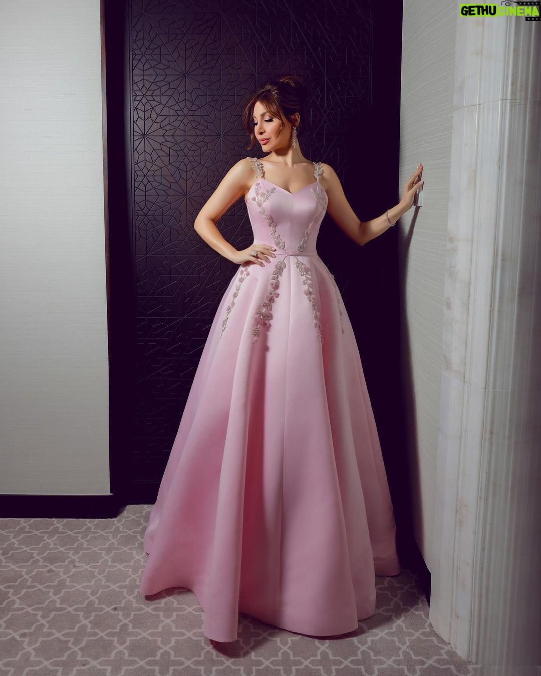 Yara Instagram - ما بدّي منَّك أنا إلّا تغازلني زيادي …💕✨ 📸 from the #wedding Dressed by: @aavvafashion 💞 Jewelry: @samrajewellery Hair: @wassimsteve Contact lens: My collection “Lilium Hazel” @samacontactlens 👁 Photographer: @georgeschamieh #Yara | #يارا United Arab Emirates