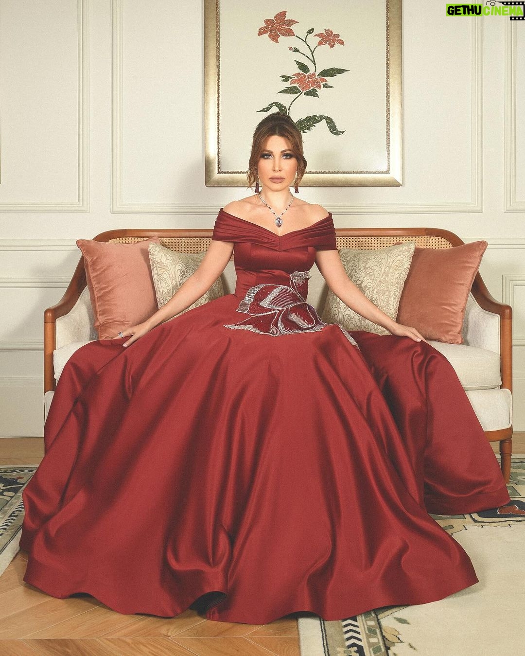 Yara Instagram - اشتقتلكم ❤️✨ رأيكم باللوك 👇😍 Dressed by: @aavvafashion ❣️ Jewelry: @samrajewellery Makeup & Hair: @yehiaandzakariasalon Contact lens: My collection “Lilium Hazel” @samacontactlens 👁 Photographer: @zobiansaadofficiall #Wedding | #Qatar | #Doha #Yara | #يارا Doha, Qatar