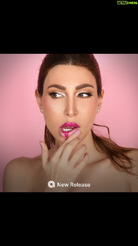 Yara Instagram - #يارا قالتها… #مش_بمزاجك😌🤚 اسمعها على #أنغامي من الرابط بالبايو